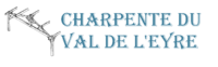 Titre "CHARPENTE DU VAL DE L'EYRE" en bleu sarcelle sur fond noir. La police serif est très décorative et possède un effet d'ombrage ou 3D.